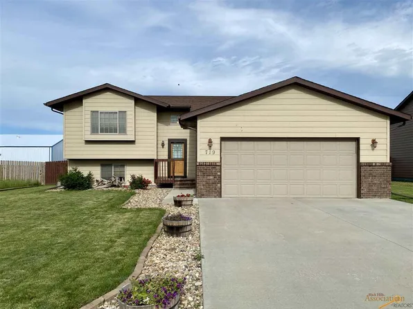 719 Radial Ln, Box Elder, SD 57719