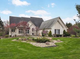 6926 Simon Dr, Brighton, MI