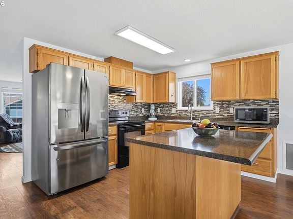 2nd image of 9011 NE 136th Ave