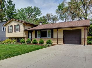 3S135 Cherrywood Ln, Glen Ellyn, IL