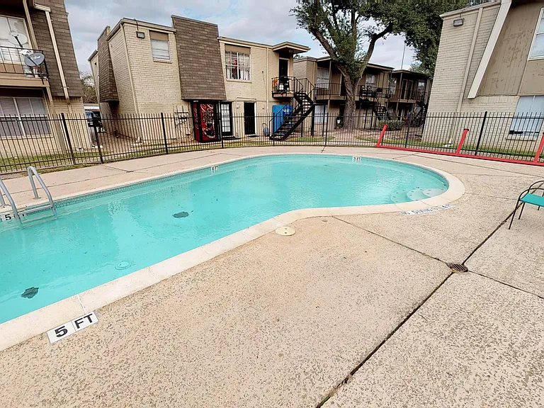 Creekwood Apartments — Photo 37