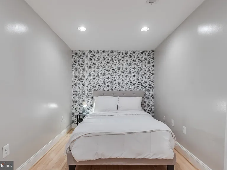 26 T St NE #A — Photo 15