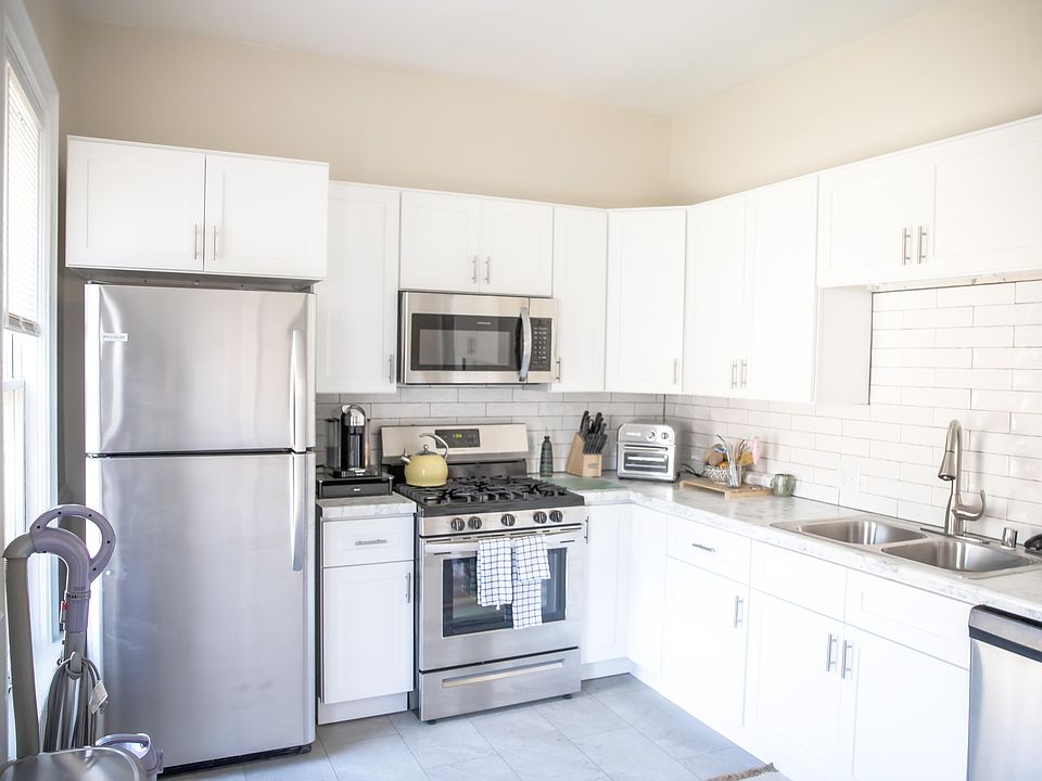1st image of 2637 N Oakland Ave #2639