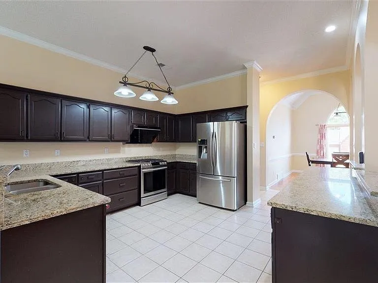 605 Alexandria Dr — Photo 3