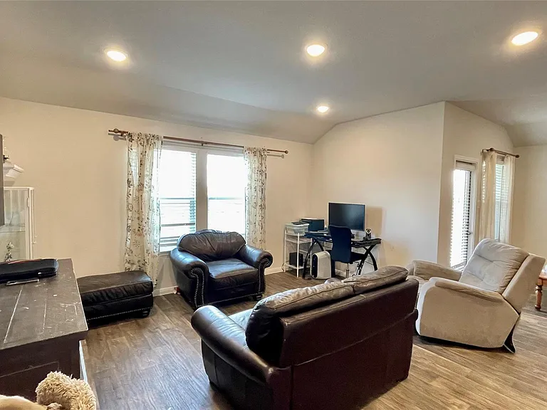 156 Medinah Ln — Photo 8