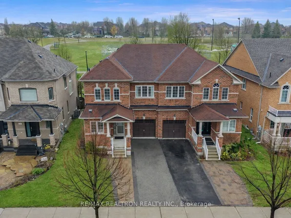 41 Wallwark St, Aurora, ON L4G 0J2