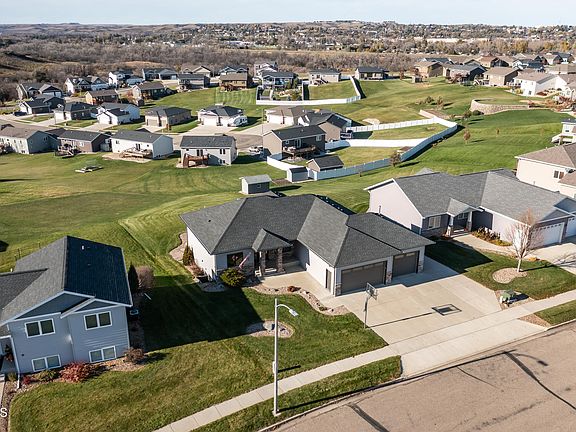 2nd image of 1801 Ridge Dr SE