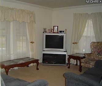 5th image of 414 Hyde Ave