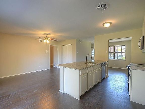 3rd image of 434 Melrose Dr