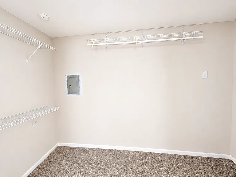 304 Elizabeth St — Photo 8