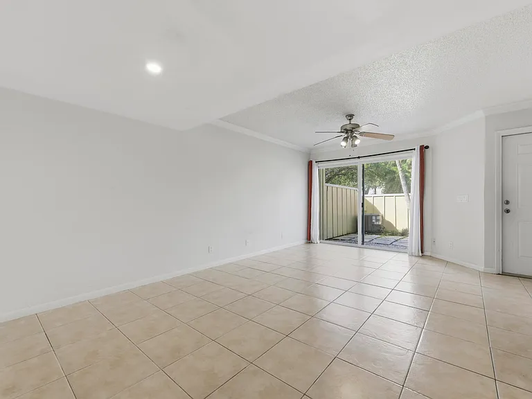 6375 Riverwalk Ln #4 — Photo 7