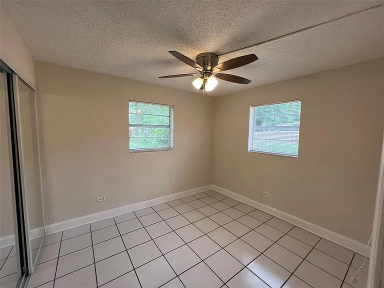 5721 SW 38th St — Photo 11