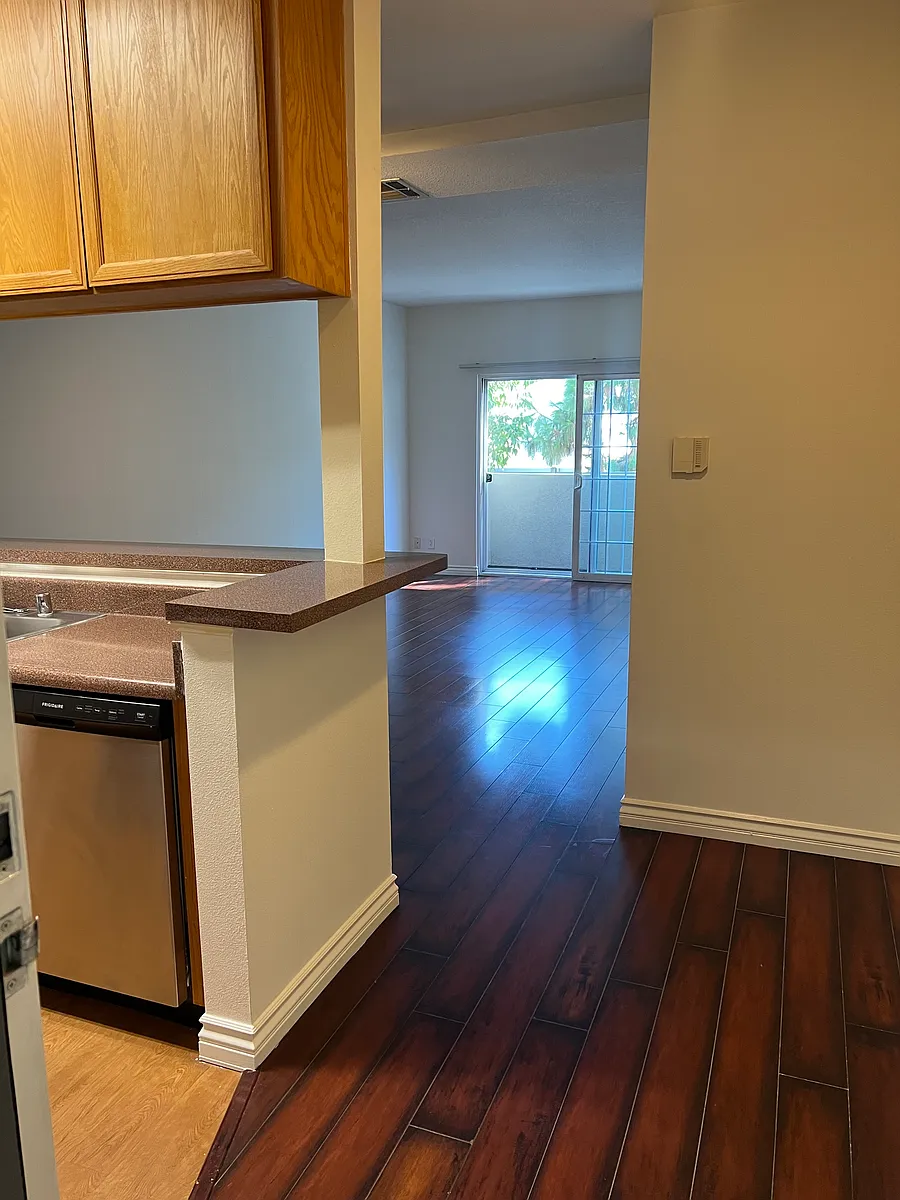 Building Photo - 15332 Weddington St #2