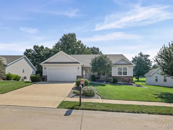 6409 Winter Ct, Godfrey, IL 62035