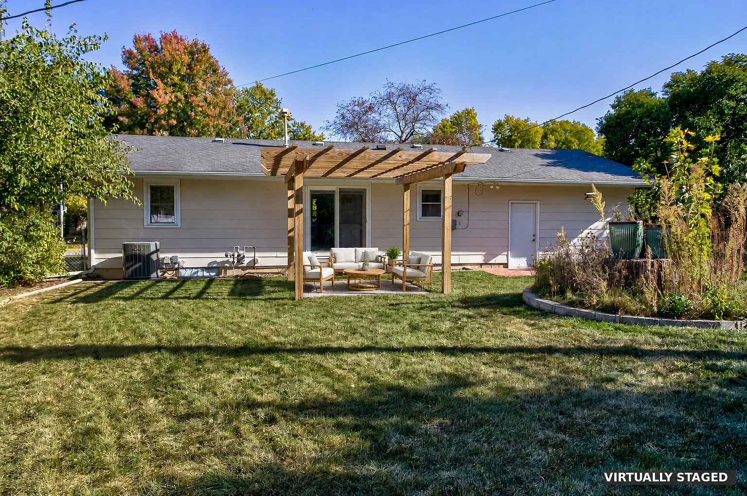 4 bed, 904 sqft, $1,800 — Photo 2