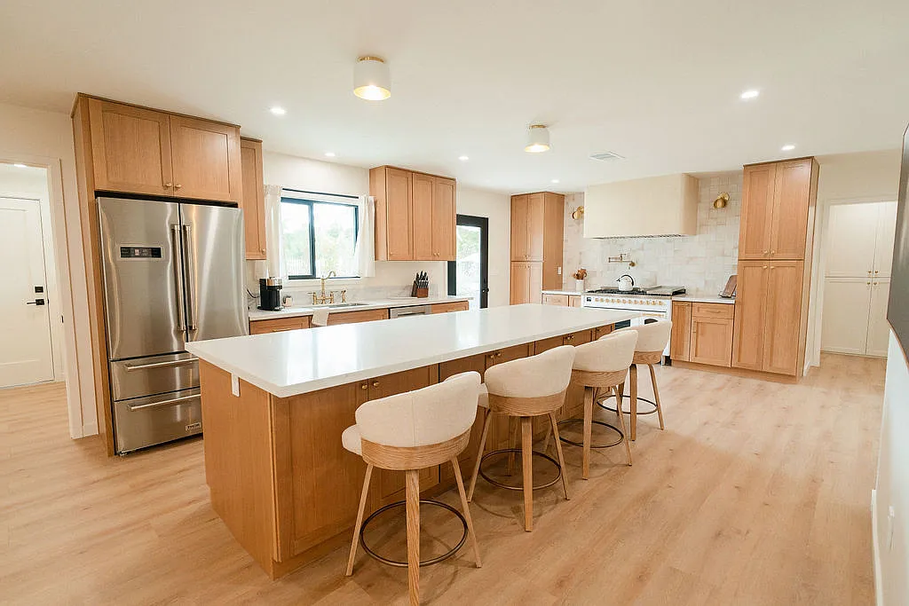 5 bed, 3520 sqft, $25,000 — Photo 3