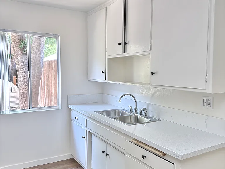 6621 Hazeltine Ave #1 — Photo 7