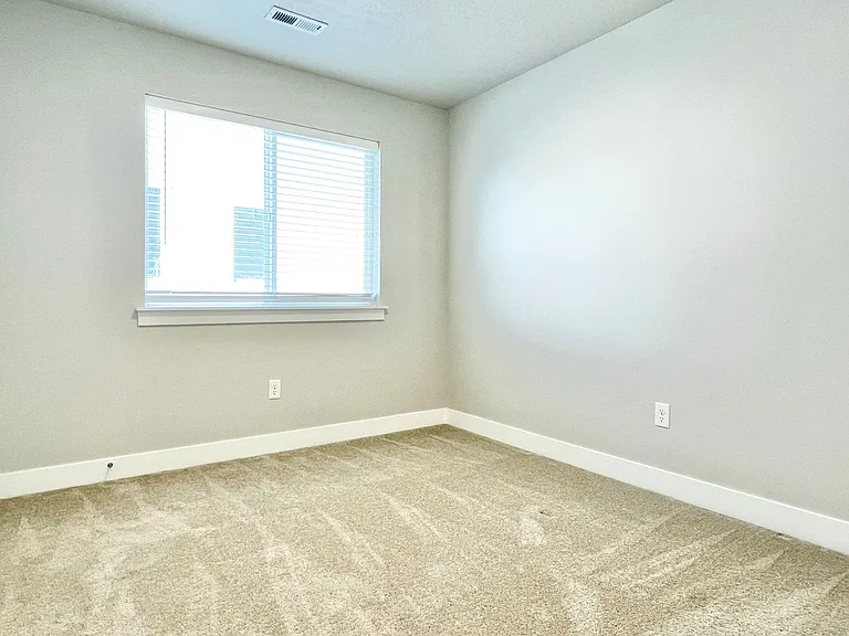 446 N Hillview Dr — Photo 23