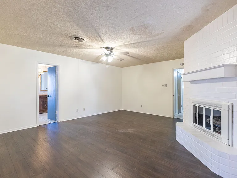 2601 Edgemont Dr — Photo 22