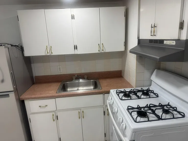 754 Bradford St #1 — Photo 8