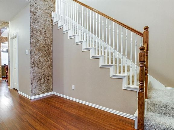 4th image of 829 Dalmalley Ln