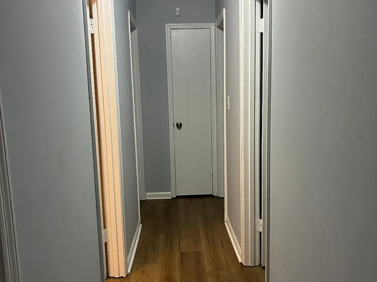 717 Sharon Dr — Photo 4