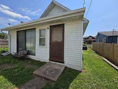 4th image of 1904 Avenue B
