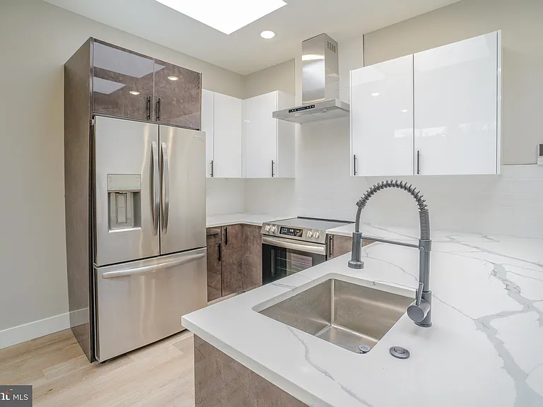 1503 N Front St #6 — Photo 6