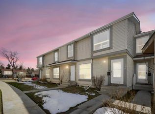 104 N Deer Ridge Ln SE, Calgary, AB T2J6N4