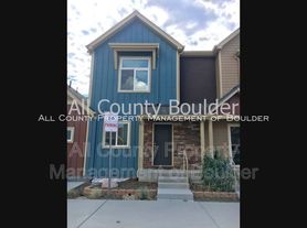 1305 Kestrel Ln, Longmont, CO