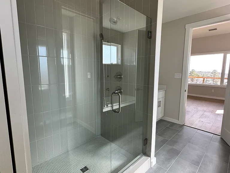 Master Bedroom - En-Suite Shower