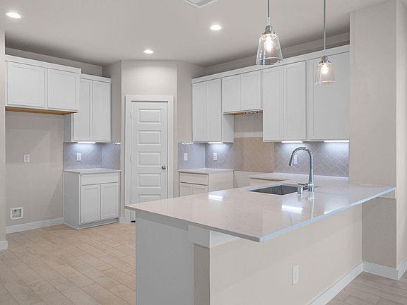 4th image of 81 Shining Point Dr