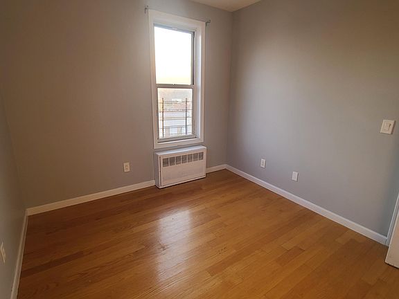3rd image of 165 Beech St #4