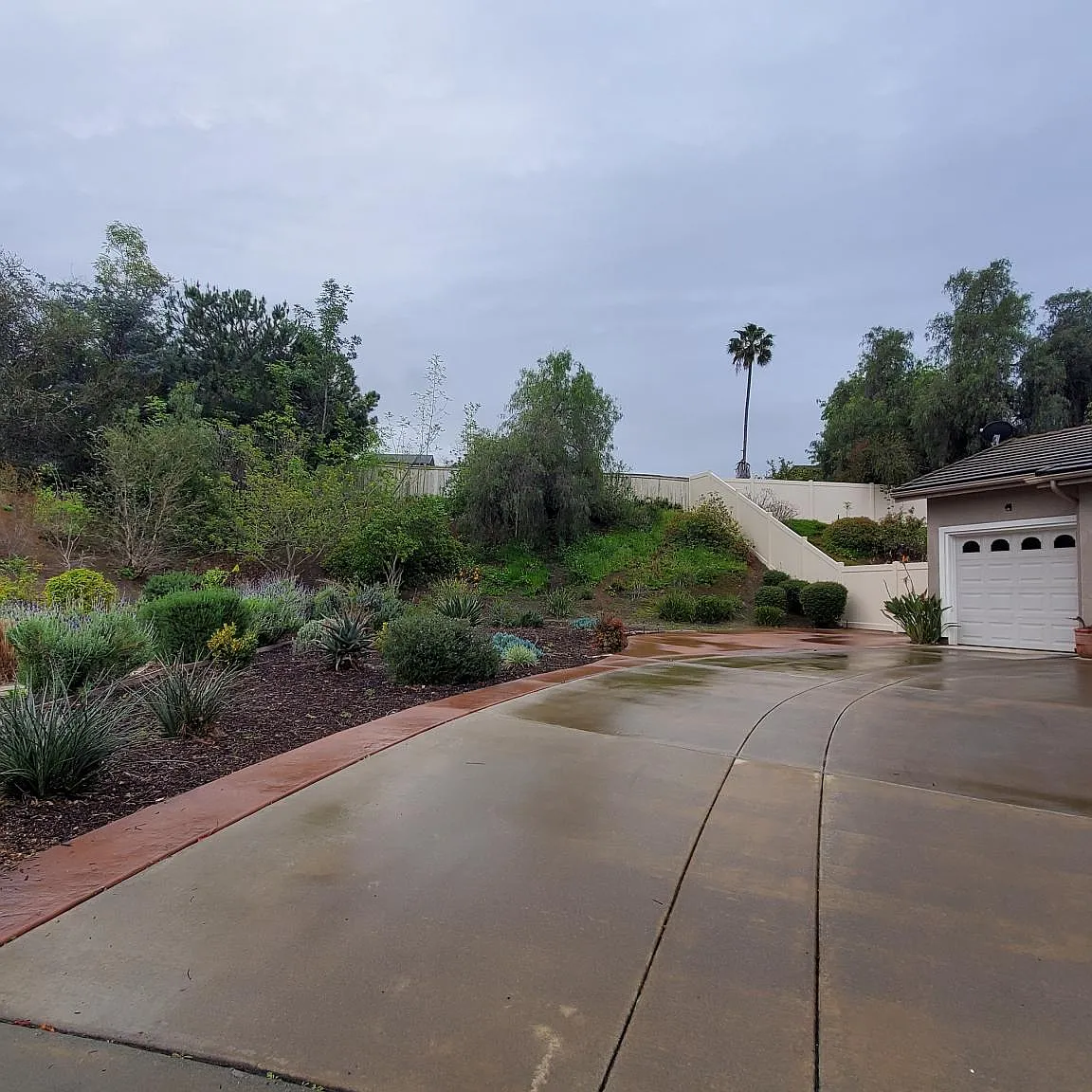 3 bed, 2.5 bath, 2672 sqft, $4,800 — Photo 2