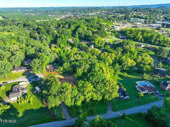 4th image of 106 Lochwood Cir