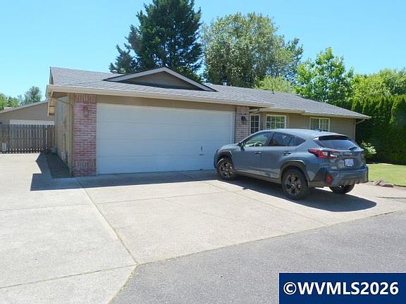 2nd image of 1575 Canary Ct NE