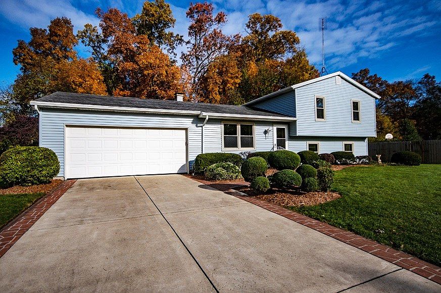 1st image of 23235 Castlewood Ct