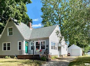 810 Chestnut St, Pekin, IL 61554