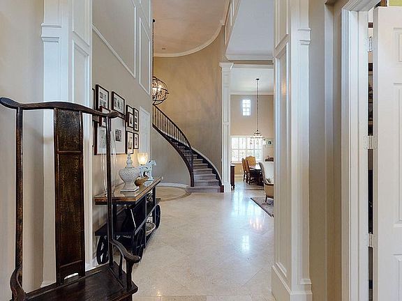 Front Door Entrance/Foyer