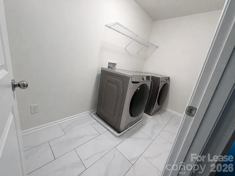 3220 Capitol Dr — Photo 10