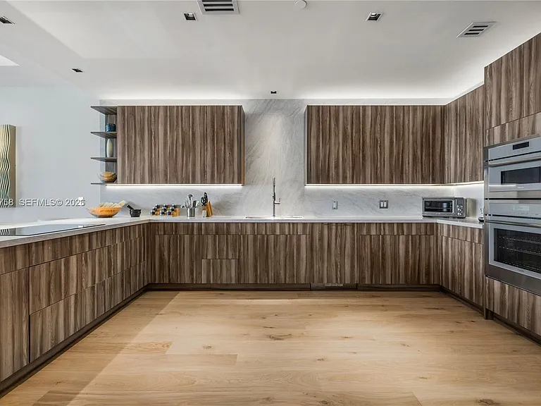 700 NE 24th St #Penthouse 5902 — Photo 19