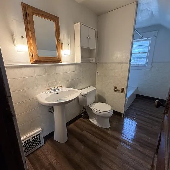 242 W Summit St #244 — Photo 12
