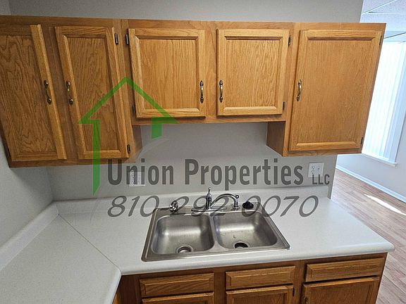 4th image of 412 Grand River Ave #11421870