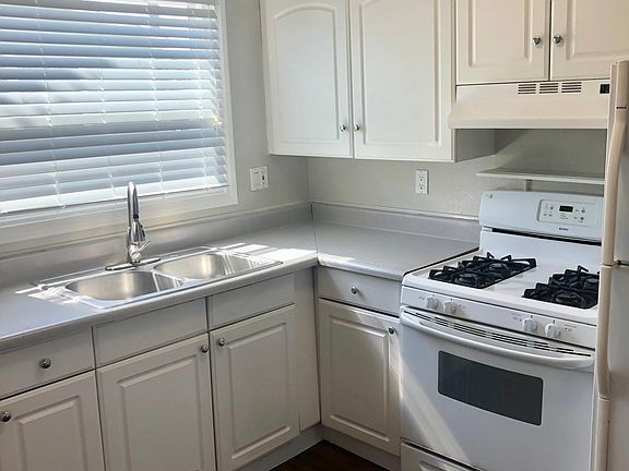 3rd image of 3583 Monroe Ave