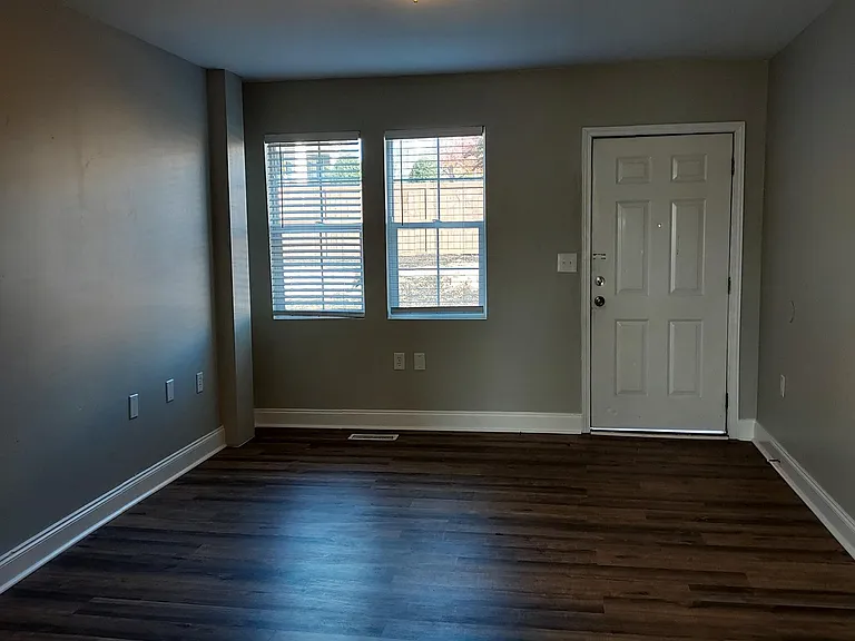 121 Sharpe St — Photo 3