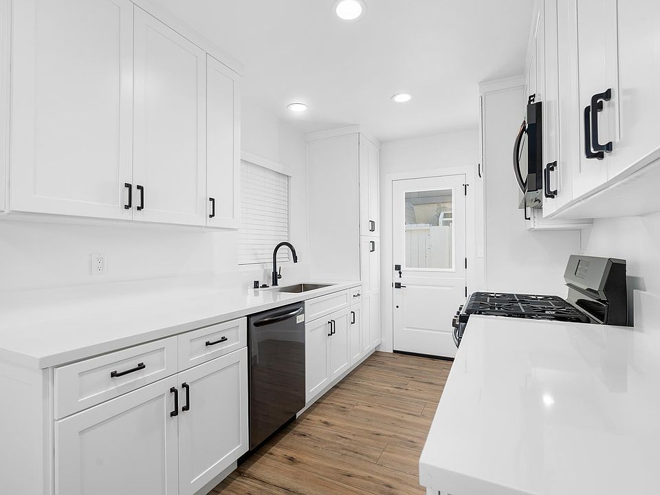 1st image of 217 E 21st St