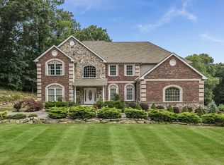 6 Lourdes Ct, Andover, NJ 07821