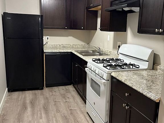 5th image of 126 S Franklin St APT 2