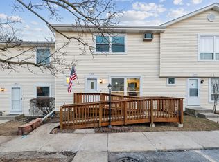 319 Peppertree Ln, Aurora, IL 60504