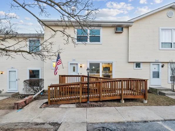 319 Peppertree Ln, Aurora, IL 60504